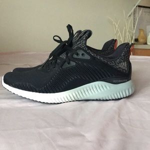 Men’s size 5.5 or Women’s 7.5 Adidas Alpha bounce